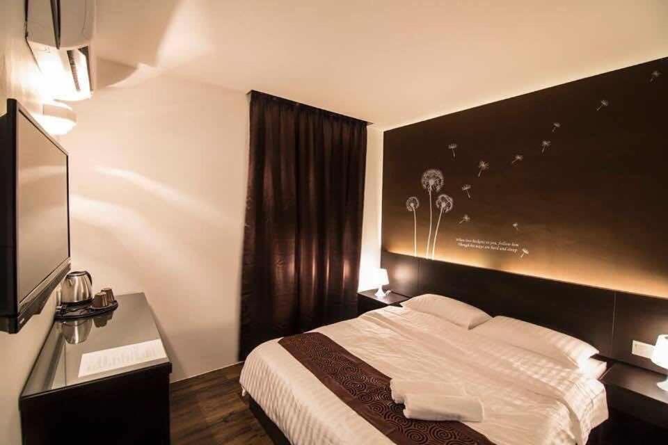 מואר The Grace Hotel מראה חיצוני תמונה